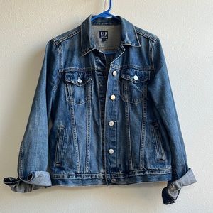 Excellent condition! Gap denim jacket in medium.